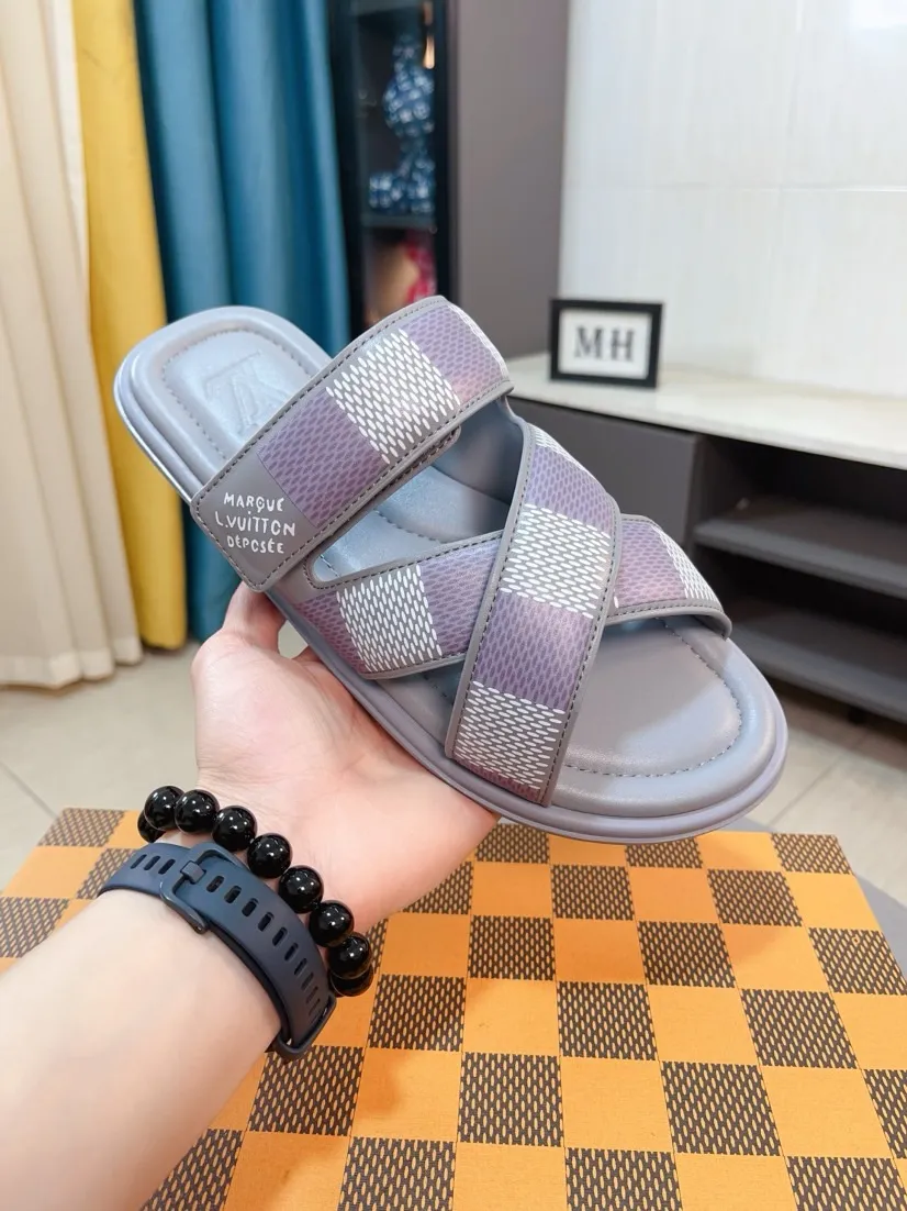 Men's shoes 💰380🌹🌹 (lv-Louis Vuitton) New men's slippers, high-end boutique, exquisite embossed logo decoration on the upper, fine workmanship, super soft soles, casual, loose and comfortable, a must-have in summer! \nsize：38-44